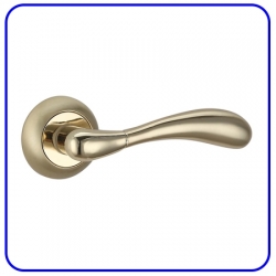 Ручки на розетке